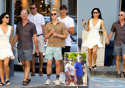 jeff bezos wife