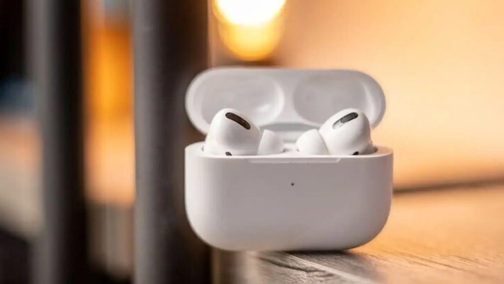 Best wireless earbuds under 200 dollars 2024